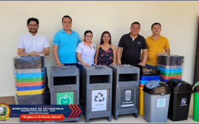 Reciben Donación de 450 basureros plásticos