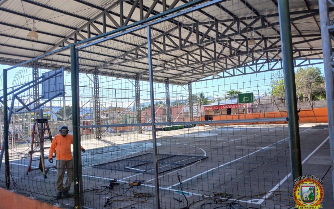 Mantenimiento de Malla metálica cancha Chispán